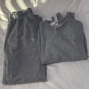 ALO Yoga Accolade sweat set in Grey